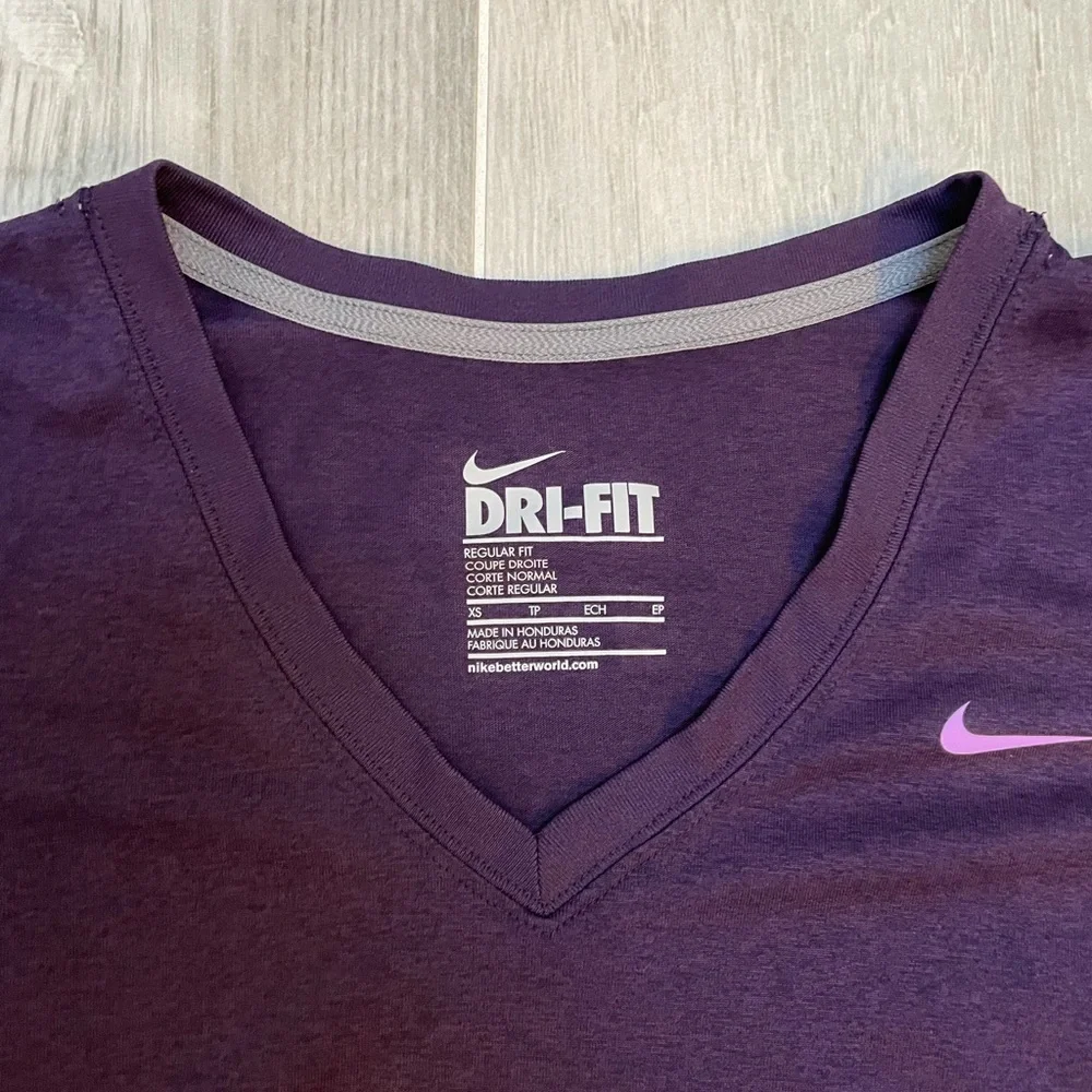 Nike Women’s Purple Dri-FIT V-Neck Athletic T-Shirt XS